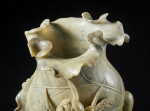 Arte Cinese : Vaso in pietra saponaria Cina, XIX secolo  - Asta Asta 373 | ARTE ORIENTALE E ISLAMICA - ARTE ORIENALE E WUNDERKAMMER Online - Associazione Nazionale - Case d'Asta italiane