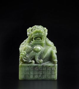 Arte Cinese : Sigillo in giada con impugnatura in forma di Qilin Cina, XX secolo  - Asta Asta 373 | ARTE ORIENTALE E ISLAMICA - ARTE ORIENALE E WUNDERKAMMER Online - Associazione Nazionale - Case d'Asta italiane