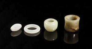 Arte Cinese - Gruppo di quattro manufatti in giada  Cina, XIX - XX secolo