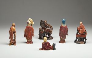 Arte Cinese : Gruppo di sei intagli in pietra saponaria Cina, dinastia Qing, XIX secolo  - Asta Asta 373 | ARTE ORIENTALE E ISLAMICA - ARTE ORIENALE E WUNDERKAMMER Online - Associazione Nazionale - Case d'Asta italiane
