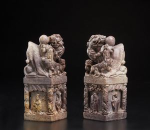 Arte Cinese : Coppia di sigilli in pietra  Cina, dinastia Qing, XIX secolo  - Asta Asta 373 | ARTE ORIENTALE E ISLAMICA - ARTE ORIENALE E WUNDERKAMMER Online - Associazione Nazionale - Case d'Asta italiane