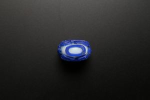 Arte Cinese : Snuff bottle in vetro con applicazioni blu Cina, XVIII - XIX secolo  - Asta Asta 373 | ARTE ORIENTALE E ISLAMICA - ARTE ORIENALE E WUNDERKAMMER Online - Associazione Nazionale - Case d'Asta italiane