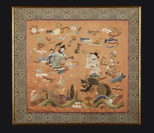 Arte Cinese : Un ricamo e due dipinti entro cornice Cina, dinastia Qing, XIX secolo  - Asta Asta 373 | ARTE ORIENTALE E ISLAMICA - ARTE ORIENALE E WUNDERKAMMER Online - Associazione Nazionale - Case d'Asta italiane