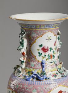 Arte Cinese : Vaso in porcellana con decorazione vegetale  Cina, XX secolo  - Asta Asta 373 | ARTE ORIENTALE E ISLAMICA - ARTE ORIENALE E WUNDERKAMMER Online - Associazione Nazionale - Case d'Asta italiane