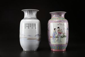 Arte Cinese : Due vasi in porcellana policroma Cina, periodo Repubblica  - Asta Asta 373 | ARTE ORIENTALE E ISLAMICA - ARTE ORIENALE E WUNDERKAMMER Online - Associazione Nazionale - Case d'Asta italiane