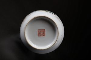 Arte Cinese : Due vasi in porcellana policroma Cina, periodo Repubblica  - Asta Asta 373 | ARTE ORIENTALE E ISLAMICA - ARTE ORIENALE E WUNDERKAMMER Online - Associazione Nazionale - Case d'Asta italiane