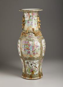 Arte Cinese : Vaso a balaustro Canton Cina, dinastia Qing, XIX secolo  - Asta Asta 373 | ARTE ORIENTALE E ISLAMICA - ARTE ORIENALE E WUNDERKAMMER Online - Associazione Nazionale - Case d'Asta italiane
