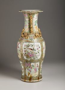 Arte Cinese : Vaso a balaustro Canton Cina, dinastia Qing, XIX secolo  - Asta Asta 373 | ARTE ORIENTALE E ISLAMICA - ARTE ORIENALE E WUNDERKAMMER Online - Associazione Nazionale - Case d'Asta italiane