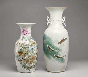 Arte Cinese - Coppia di vasi in porcellana con decoro policromo  Cina, prima metà XX secolo