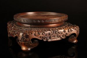 Arte Cinese - Base in legno intagliato  Cina, dinastia Qing, XVIII secolo