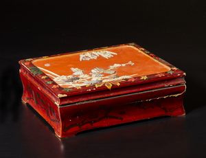 ARTE GIAPPONESE - Scatola in legno laccato e madreperla  Giappone, periodo Meiji, XIX secolo