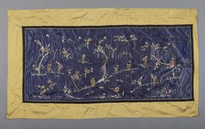 Arte Cinese : Lotto composto da tre tessuti ricamati  Cina, dinastia Qing, XIX secolo  - Asta Asta 373 | ARTE ORIENTALE E ISLAMICA - ARTE ORIENALE E WUNDERKAMMER Online - Associazione Nazionale - Case d'Asta italiane