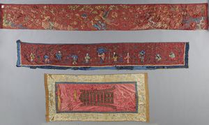 Arte Cinese - Lotto composto da tre stoffe in seta ricamata  Cina, dinastia Qing, XIX secolo