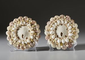. : Tre rosoni in conchiglie  - Asta Asta 373 | ARTE ORIENTALE E ISLAMICA - ARTE ORIENALE E WUNDERKAMMER Online - Associazione Nazionale - Case d'Asta italiane