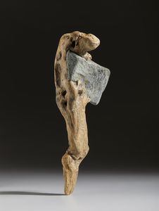 . : Ascia in pietra con manico.  - Asta Asta 373 | ARTE ORIENTALE E ISLAMICA - ARTE ORIENALE E WUNDERKAMMER Online - Associazione Nazionale - Case d'Asta italiane