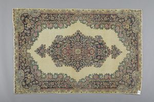 . : Tappeto Kirman Persia, met� XX secolo  - Asta Asta 373 | ARTE ORIENTALE E ISLAMICA - ARTE ORIENALE E WUNDERKAMMER Online - Associazione Nazionale - Case d'Asta italiane