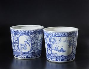 Arte Cinese - Coppia di giardiniere in porcellana bianco e blu Cina, XX secolo