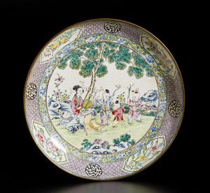 Arte Cinese - Piatto in smalto di Pechino  Cina, dinastia Qing, XIX secolo