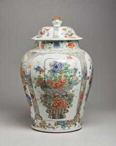 Arte Cinese : Grande potiche in porcellana famiglia verde  Cina, dinastia Qing, periodo Kangxi, XVIII secolo  - Asta Asta 373 | ARTE ORIENTALE E ISLAMICA - ARTE ORIENALE E WUNDERKAMMER Online - Associazione Nazionale - Case d'Asta italiane