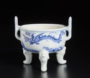 Arte Cinese - Incensiere tripode in porcellana bianco e blu Cina, dinastia Qing, XIX secolo