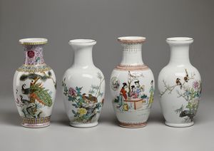 Arte Cinese - Lotto composto da quattro vasi famiglia rosa con iscrizioni  Cina, prima met XX secolo