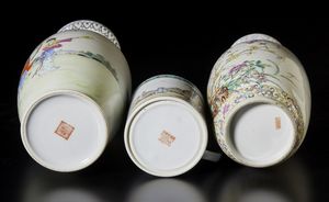 Arte Cinese : Lotto composto da nove vasi in porcellana  Cina, XX secolo  - Asta Asta 373 | ARTE ORIENTALE E ISLAMICA - ARTE ORIENALE E WUNDERKAMMER Online - Associazione Nazionale - Case d'Asta italiane