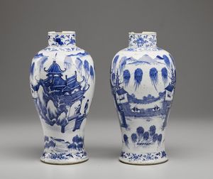 Arte Cinese - Coppia di vasi a balaustro in porcellana bianca e blu Cina, dinastia Qing, periodo Kangxi, XVIII secolo