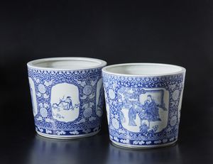 Arte Cinese : Coppia di giardiniere in porcellana bianco e blu Cina, XX secolo  - Asta Asta 373 | ARTE ORIENTALE E ISLAMICA - ARTE ORIENALE E WUNDERKAMMER Online - Associazione Nazionale - Case d'Asta italiane