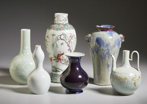 Arte Cinese - Gruppo di sei vasi in porcellana  Cina, dinastia Qing, XIX secolo