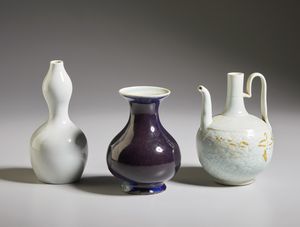 Arte Cinese : Gruppo di sei vasi in porcellana  Cina, dinastia Qing, XIX secolo  - Asta Asta 373 | ARTE ORIENTALE E ISLAMICA - ARTE ORIENALE E WUNDERKAMMER Online - Associazione Nazionale - Case d'Asta italiane