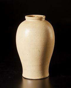 Arte Cinese : Lotto composto da grande ciotola e vaso monocromo bianco craquel�  Cina o Vietnam, XVIII secolo  - Asta Asta 373 | ARTE ORIENTALE E ISLAMICA - ARTE ORIENALE E WUNDERKAMMER Online - Associazione Nazionale - Case d'Asta italiane