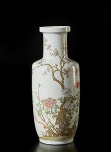 Arte Cinese - Vaso a rullo decorato con rami fioriti  Cina, dinastia Qing, periodo Daoguang, 1850 ca.