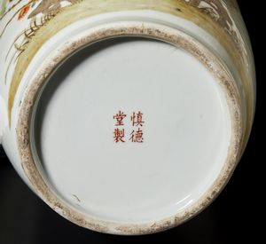 Arte Cinese : Vaso a rullo decorato con rami fioriti  Cina, dinastia Qing, periodo Daoguang, 1850 ca.  - Asta Asta 373 | ARTE ORIENTALE E ISLAMICA - ARTE ORIENALE E WUNDERKAMMER Online - Associazione Nazionale - Case d'Asta italiane