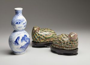 Arte Cinese - Coppia di scatole in porcellana e vaso Cina, XIX-XX secolo