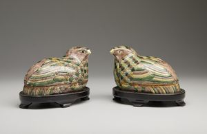 Arte Cinese : Coppia di scatole in porcellana e vaso Cina, XIX-XX secolo  - Asta Asta 373 | ARTE ORIENTALE E ISLAMICA - ARTE ORIENALE E WUNDERKAMMER Online - Associazione Nazionale - Case d'Asta italiane