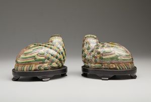 Arte Cinese : Coppia di scatole in porcellana e vaso Cina, XIX-XX secolo  - Asta Asta 373 | ARTE ORIENTALE E ISLAMICA - ARTE ORIENALE E WUNDERKAMMER Online - Associazione Nazionale - Case d'Asta italiane