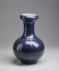 Arte Cinese - Grande vaso monocromo blu a testa d'aglio  Cina, dinastia Qing, XIX secolo
