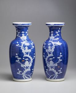Arte Cinese : Coppia di vasi bianco-blu Cina, XX secolo  - Asta Asta 373 | ARTE ORIENTALE E ISLAMICA - ARTE ORIENALE E WUNDERKAMMER Online - Associazione Nazionale - Case d'Asta italiane
