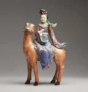 Arte Cinese - Scultura in porcellana raffigurante Immortale su cervo  Cina, dinastia Qing, XIX secolo