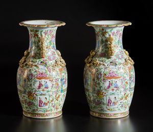 Arte Cinese : Coppia di vasi Canton in porcellana  Cina, dinastia Qing, XIX secolo  - Asta Asta 373 | ARTE ORIENTALE E ISLAMICA - ARTE ORIENALE E WUNDERKAMMER Online - Associazione Nazionale - Case d'Asta italiane