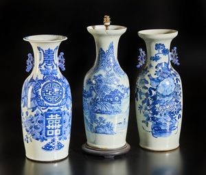Arte Cinese : Gruppo di tre vasi in porcellana bianco/blu Cina, prima met� XX secolo  - Asta Asta 373 | ARTE ORIENTALE E ISLAMICA - ARTE ORIENALE E WUNDERKAMMER Online - Associazione Nazionale - Case d'Asta italiane