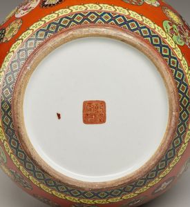 Arte Cinese : Vaso globulare policromo Cina, XX secolo  - Asta Asta 373 | ARTE ORIENTALE E ISLAMICA - ARTE ORIENALE E WUNDERKAMMER Online - Associazione Nazionale - Case d'Asta italiane