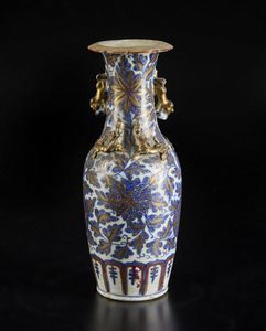 Arte Cinese : Vaso Imari  montato a lampada  Cina, XIX secolo  - Asta Asta 373 | ARTE ORIENTALE E ISLAMICA - ARTE ORIENALE E WUNDERKAMMER Online - Associazione Nazionale - Case d'Asta italiane