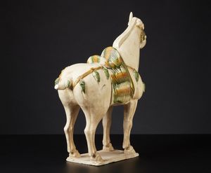 Arte Cinese : Cavallo in stile Tang  Cina, XIX secolo o antecedente  - Asta Asta 373 | ARTE ORIENTALE E ISLAMICA - ARTE ORIENALE E WUNDERKAMMER Online - Associazione Nazionale - Case d'Asta italiane