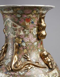 Arte Cinese : Vaso monumentale in porcellana  Cina, XX secolo  - Asta Asta 373 | ARTE ORIENTALE E ISLAMICA - ARTE ORIENALE E WUNDERKAMMER Online - Associazione Nazionale - Case d'Asta italiane