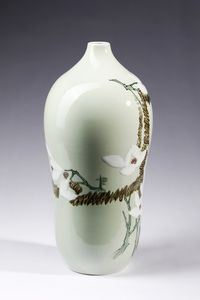Arte Cinese : Vaso celadon con pappagallo Cina, sec. XX  - Asta Asta 373 | ARTE ORIENTALE E ISLAMICA - ARTE ORIENALE E WUNDERKAMMER Online - Associazione Nazionale - Case d'Asta italiane
