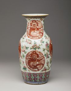 Arte Cinese : Lotto composto da cinque grandi vasi e una grande figura taoista in porcellana  Cina, XIX - XX secolo  - Asta Asta 373 | ARTE ORIENTALE E ISLAMICA - ARTE ORIENALE E WUNDERKAMMER Online - Associazione Nazionale - Case d'Asta italiane