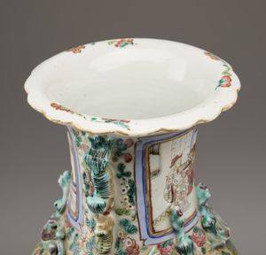 Arte Cinese : Coppia di grandi vasi Canton  Cina, XX secolo  - Asta Asta 373 | ARTE ORIENTALE E ISLAMICA - ARTE ORIENALE E WUNDERKAMMER Online - Associazione Nazionale - Case d'Asta italiane