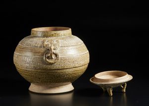 Arte Cinese : Vaso in terracotta invetriata  Cina, dinastia Ming (?)  - Asta Asta 373 | ARTE ORIENTALE E ISLAMICA - ARTE ORIENALE E WUNDERKAMMER Online - Associazione Nazionale - Case d'Asta italiane