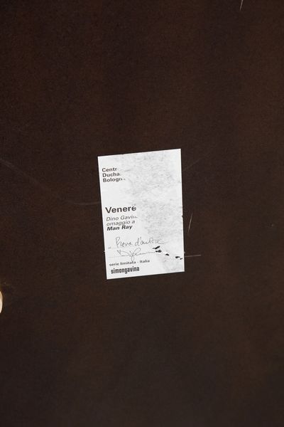 GAVINA DINO (1922 - 2007) : Specchio VENERE omaggio a Man Ray  - Asta Asta 374 | DESIGN E ARTI DECORATIVE DEL NOVECENTO Virtuale - Associazione Nazionale - Case d'Asta italiane